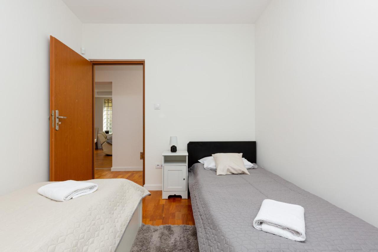 Holiday House Cinema Experience Warsaw Michalowice By Renters Vila Exterior foto